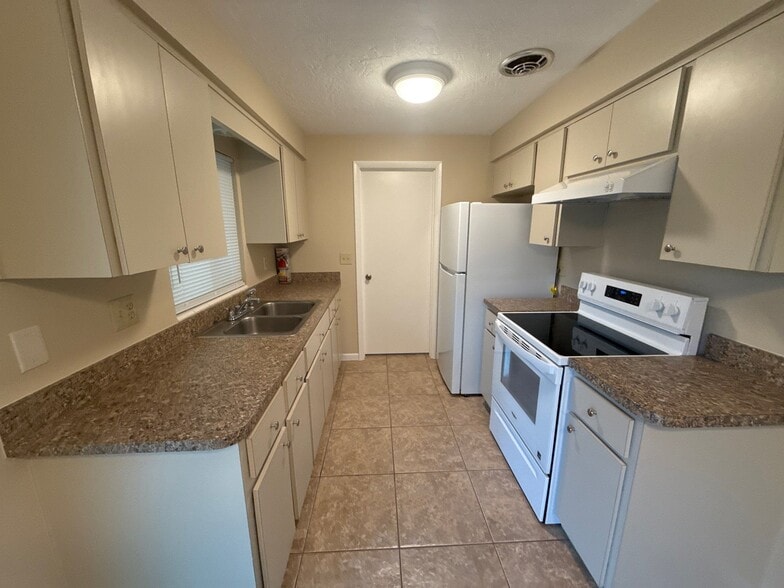 Building Photo - 41 S Monroe St