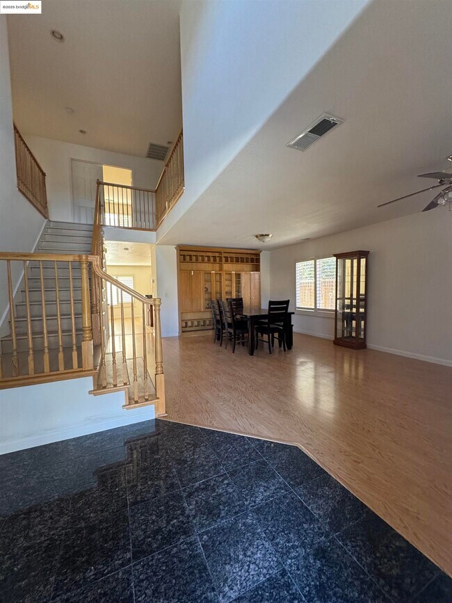 Building Photo - 4558 Mirror Ct