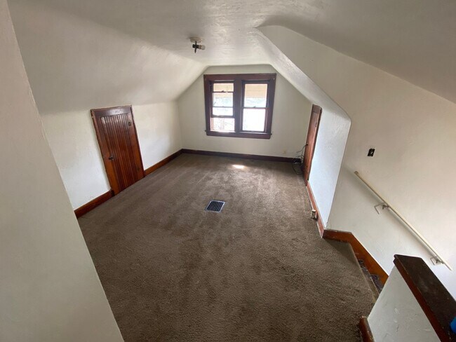 Building Photo - Charming 4-Bedroom Single Family Home for Rent!