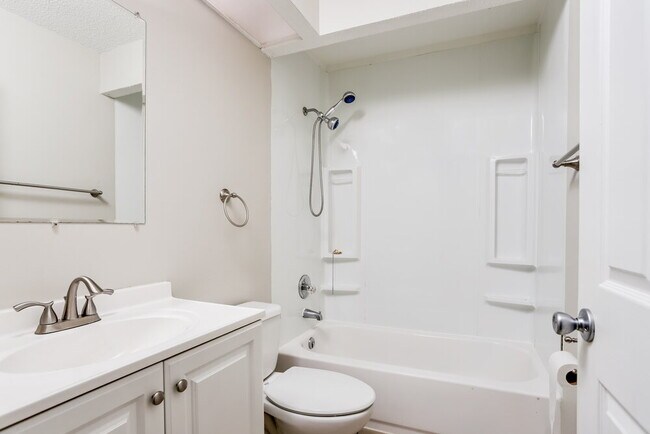 Building Photo - 1253 Advance Dr