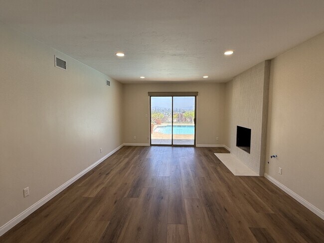 Building Photo - 1165 Catalina Blvd