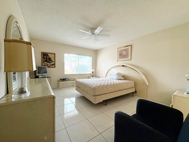 Building Photo - 8279 Summerbreeze Ln