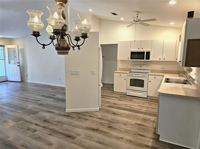 Building Photo - 1088 Panda Rd
