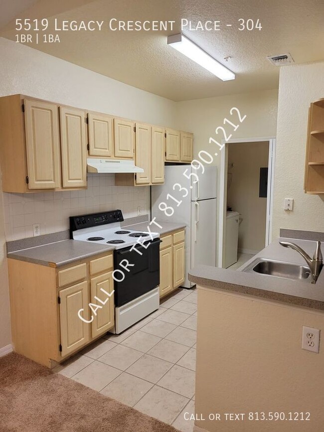 Building Photo - Beautifully Updated Riverview Apartment