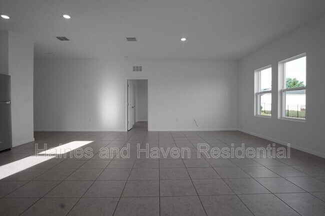 Building Photo - 456 Hennepin Lp