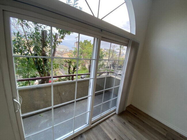 Building Photo - 5259 Cartwright Ave