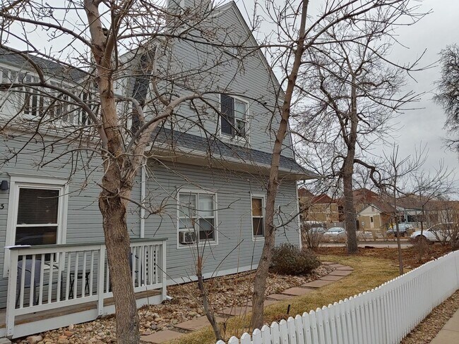 Building Photo - Cozy 1 Bed/1 Bath Victorian Style Complex ...