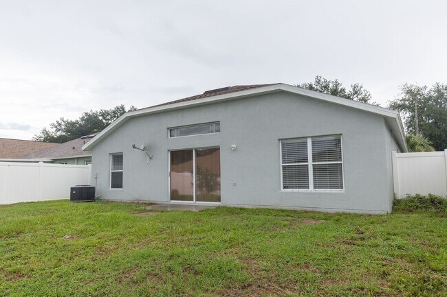 Building Photo - 10250 Hunters Haven Blvd