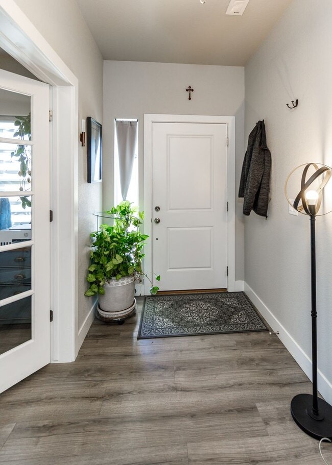 Building Photo - Luxury Ranch-Style Home for Rent | Wolf Ranch | D20 Schools | Pikes Peak Views