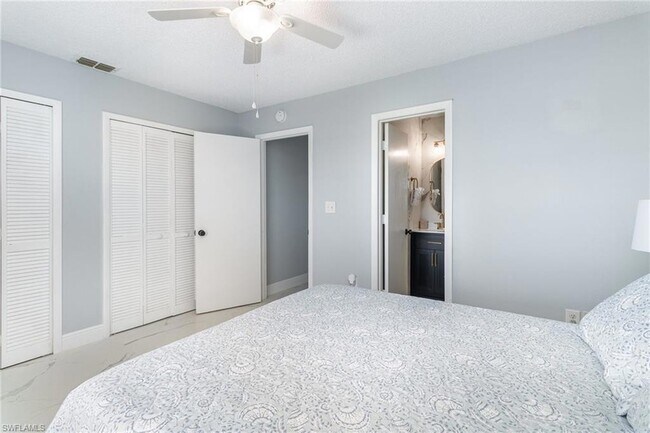 Building Photo - 146 Clyburn Way W