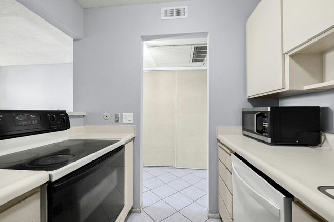 Building Photo - 300 N Civic Dr