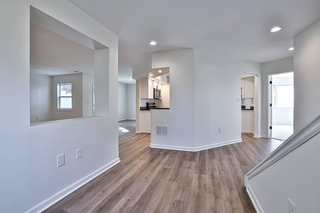 Building Photo - 252 Linden Ave