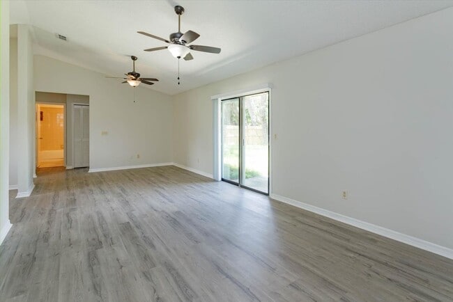 Building Photo - Gorgeous Single Family