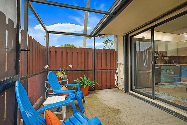 Building Photo - 8071 SE Villa Cir
