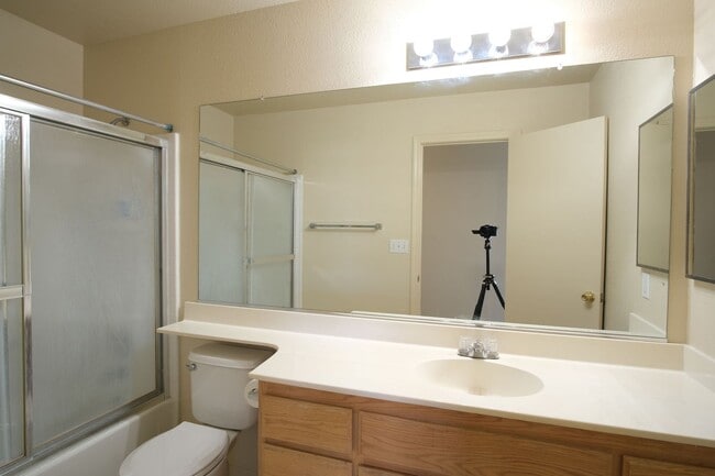 Building Photo - Charming Ceres Home with a spacious backyard!
