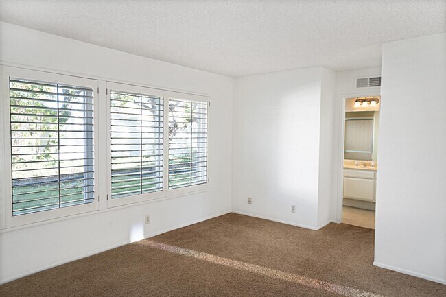 Building Photo - 878 Capitan St