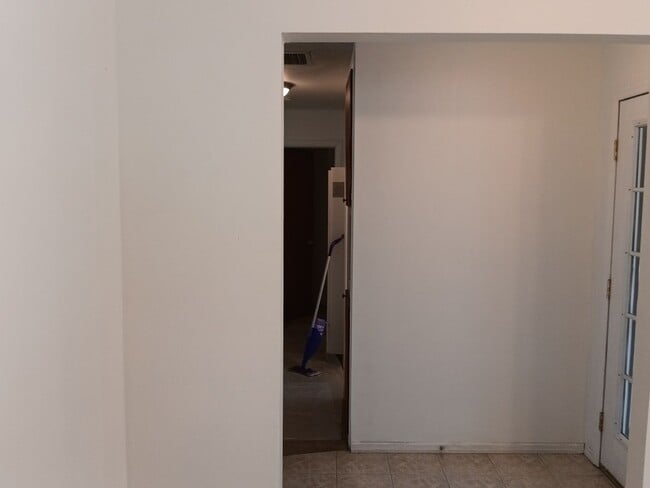 Building Photo - 3 Bedroom, 2-Bathroom in the NE Heights, Close to Everything.