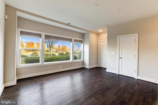 Building Photo - 44752 Tiverton Sq