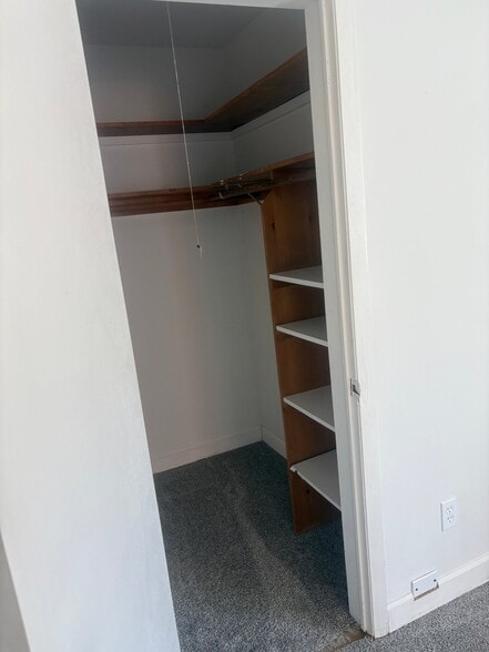 Building Photo - 2424 E Webster Pl