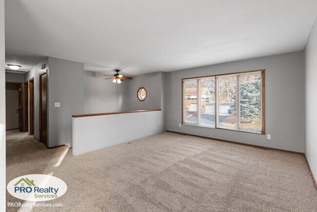 Building Photo - 3 Bedroom House in Oakdale