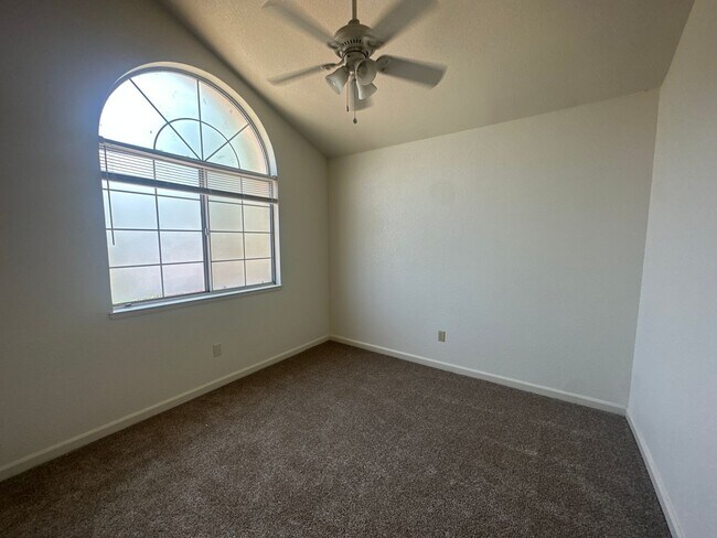 Building Photo - 325 Melbourne Dr