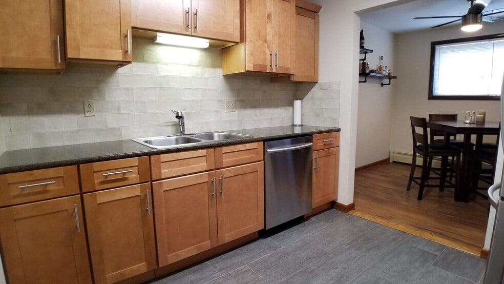 Interior Photo - Embassy Square Apartments