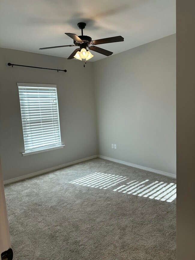 Building Photo - 202 Spencer Pl