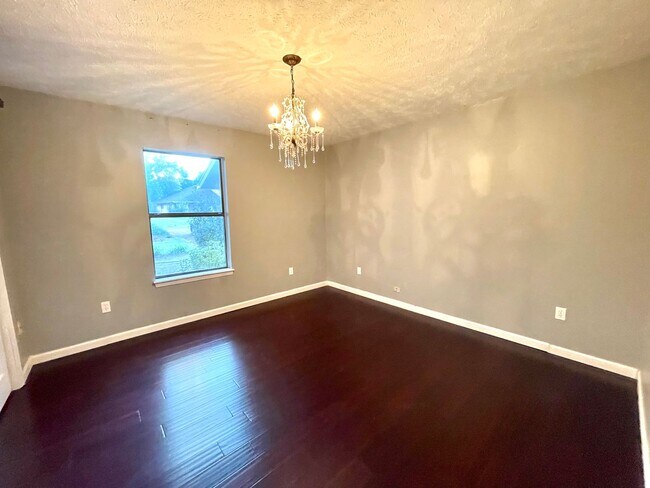 Building Photo - 3 Bedroom 2 Bath for Rent in Clinton