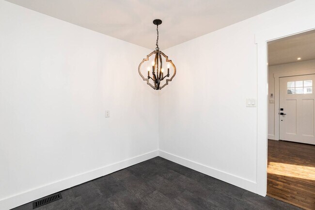 Building Photo - Three Bedroom Home!