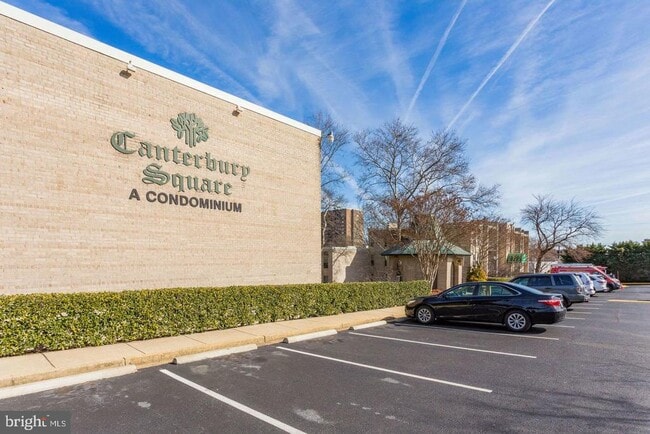 Building Photo - 26 Canterbury Square