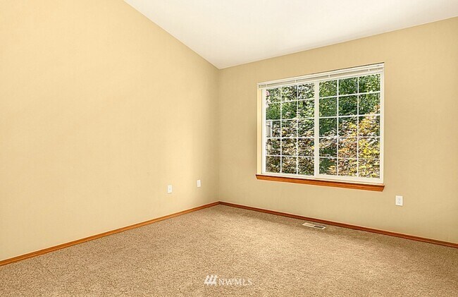 Building Photo - 18641 NE 55th Way