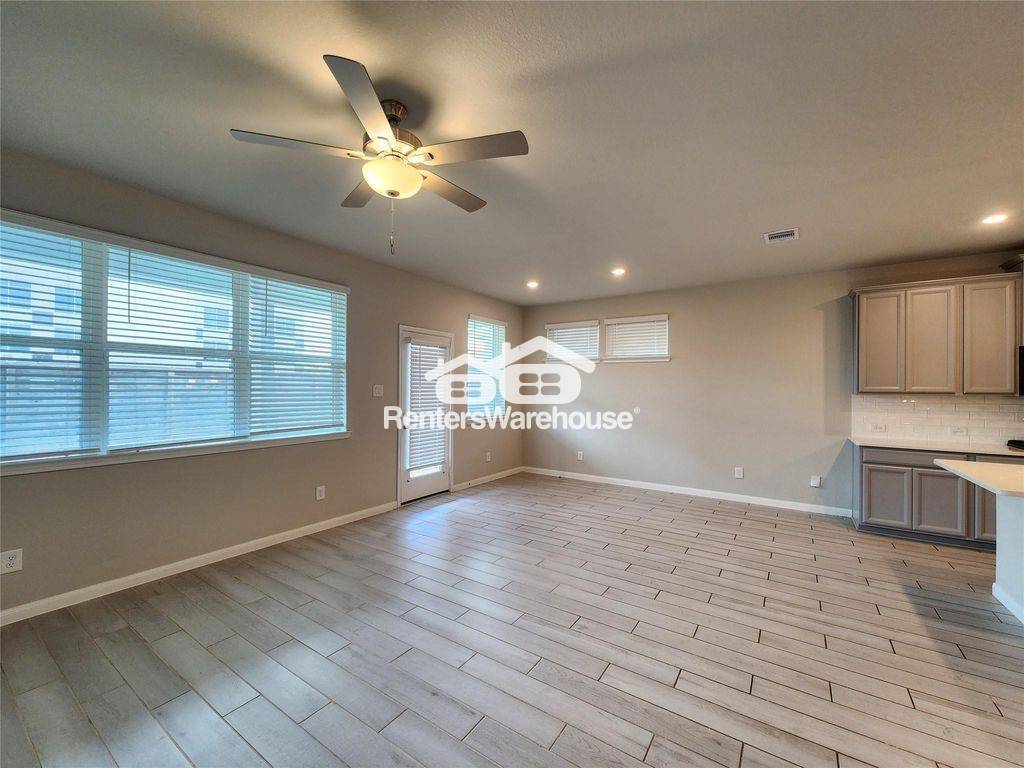 Building Photo - 1513 Lakeline Oak Dr
