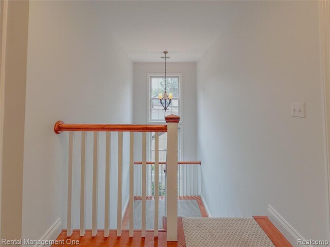 Building Photo - 5742 Putnam Dr