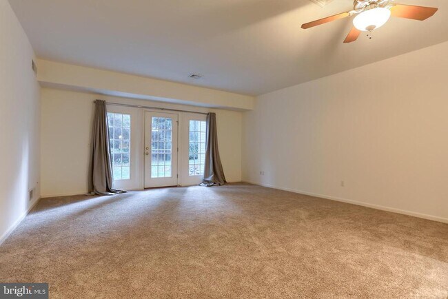 Building Photo - 712 Creekside Dr