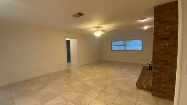 Building Photo - Private Siesta Key Retreat Minutes from World-Famous Beach