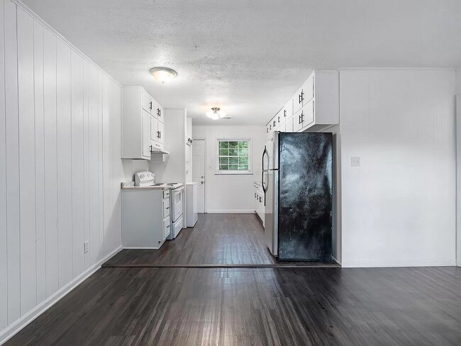 Building Photo - 2540 Joe Jerkins Blvd