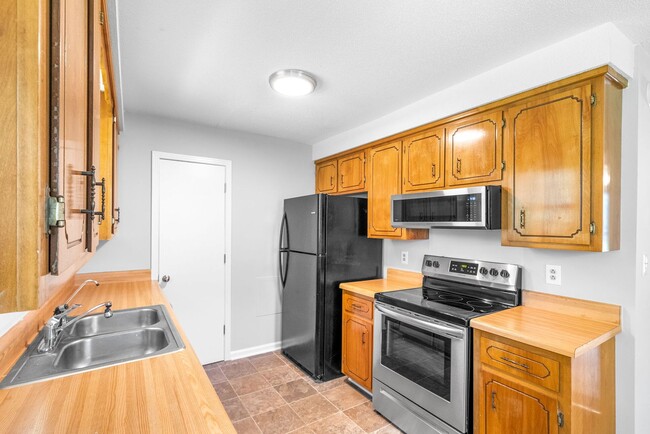 Building Photo - 3 Bedroom Pet Friendly Home For Rent!