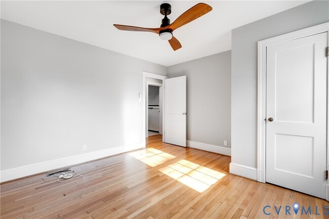 Building Photo - 1004 W 49th St