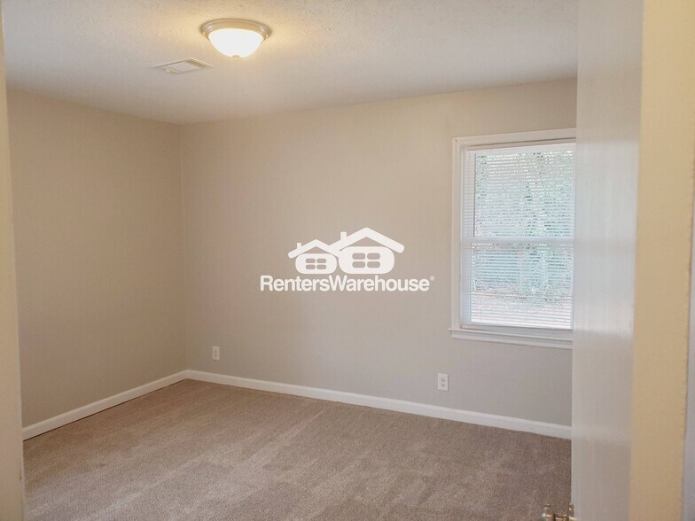 Building Photo - 3910 Lisas Dr