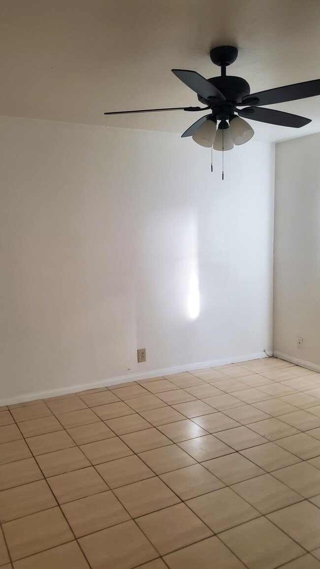 Building Photo - 18436 Roslin Ave