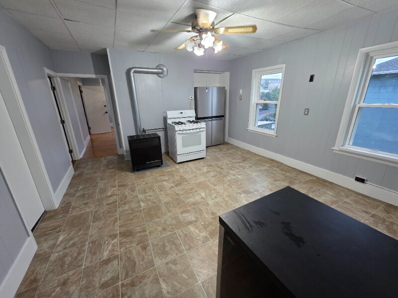 Building Photo - 11 Shamrock St