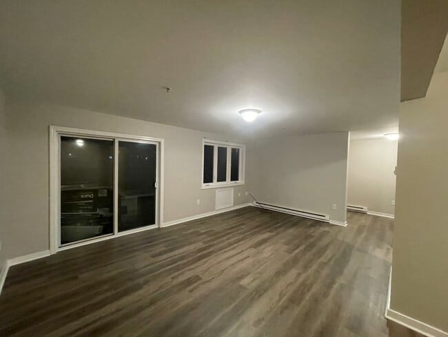 Building Photo - 85 Old Town Rd