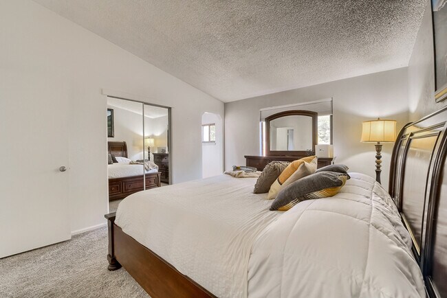 Building Photo - Charming 3 beds 2 baths in Centennial!