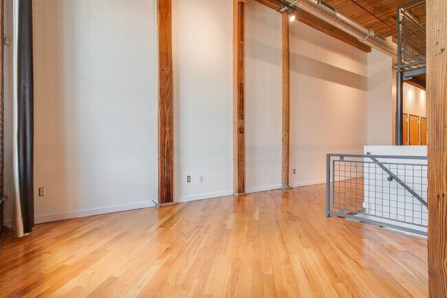 Building Photo - Expansive Historic Loft in the Heart of Germantown
