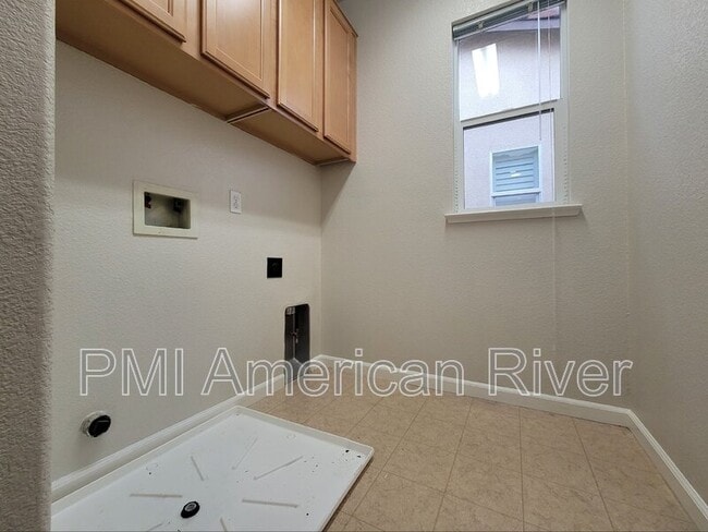 Building Photo - 8143 Crystal Walk Cir