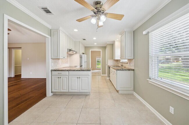 Building Photo - 14130 Britoak Ln