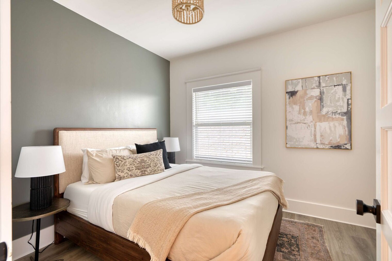 Building Photo - 315-317 Northeast Beech Street-SI ID1309843P