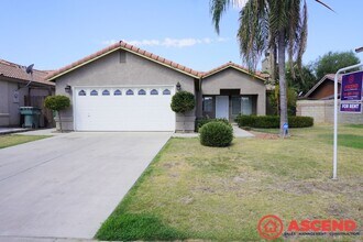 Building Photo - Spacious Home in Wasco!