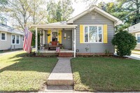 Building Photo - 3 Bedroom Bungalow with Garage