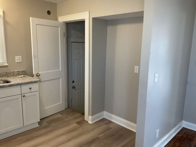 Building Photo - 1534 E 34th St